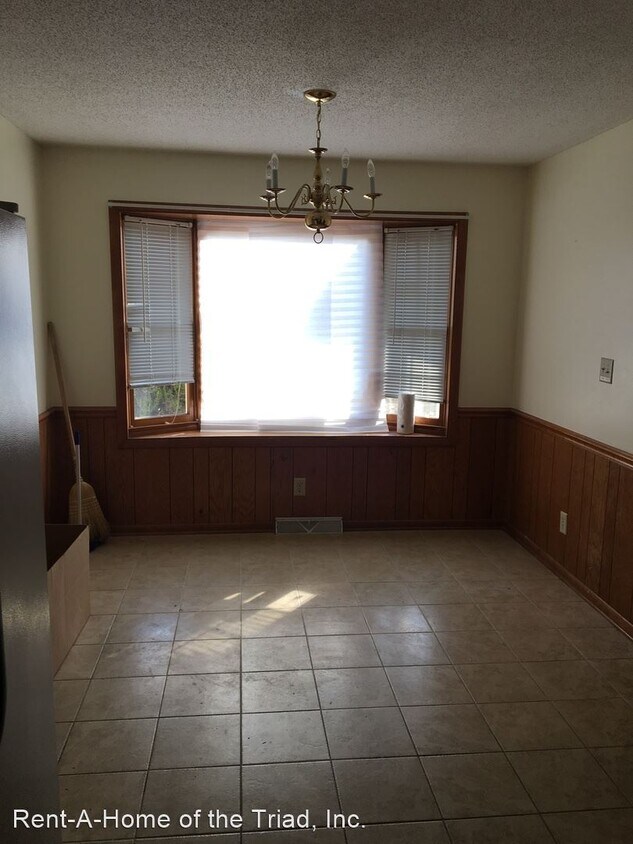 Building Photo - 3 br, 1.5 bath House - 300 Dixon Street