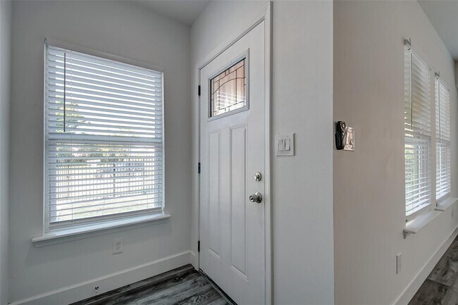Building Photo - 2716 Isabella St