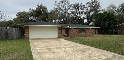 Building Photo - 1932 Shady Oaks Dr
