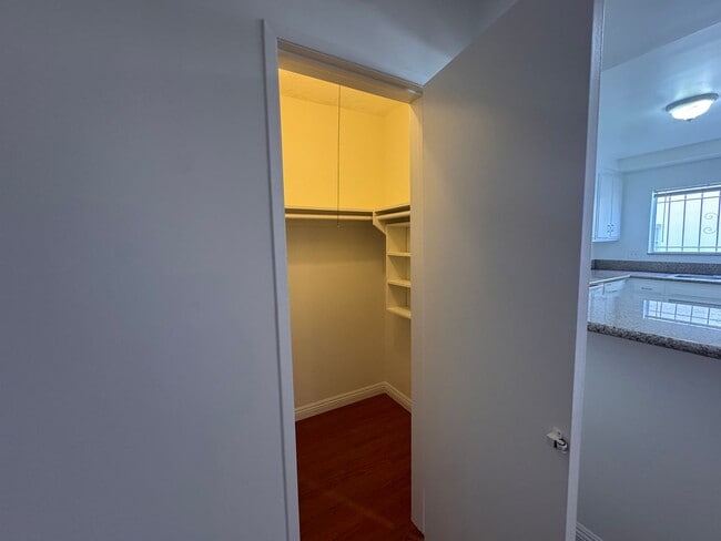 Foto del edificio - 1065 S Holt Ave