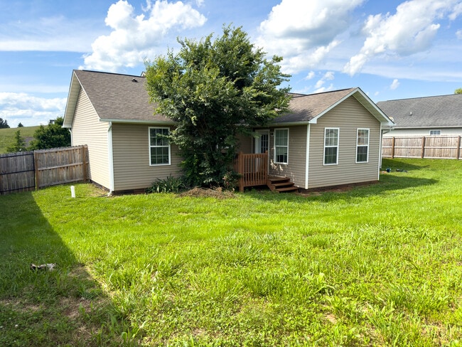Building Photo - 2132 Murphys Chapel Dr