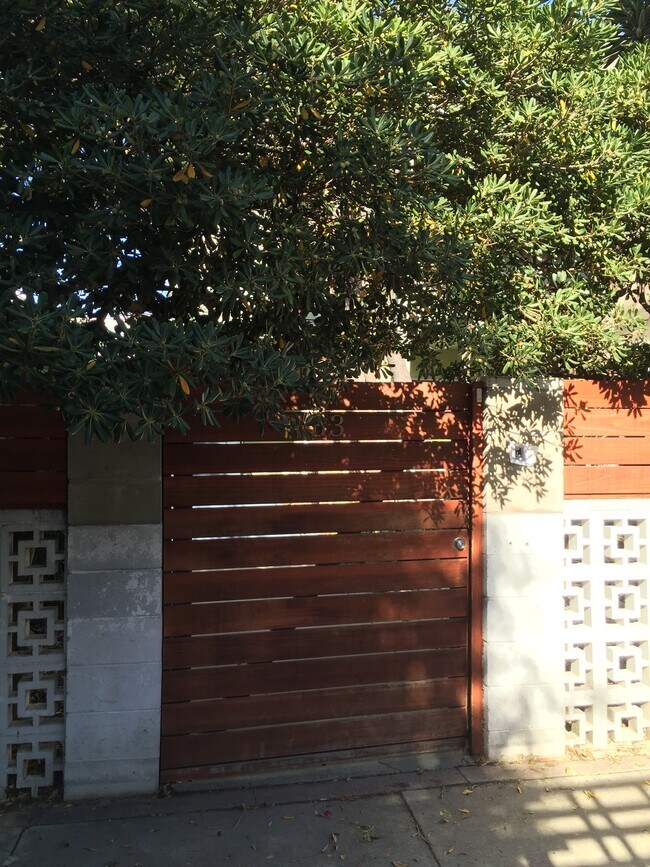 2752-essex-rd-6 - 33 Paloma Ave