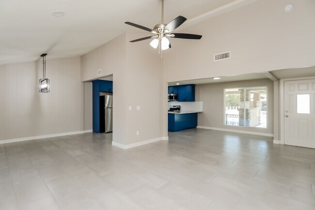 Building Photo - 5630 W Hatcher Road