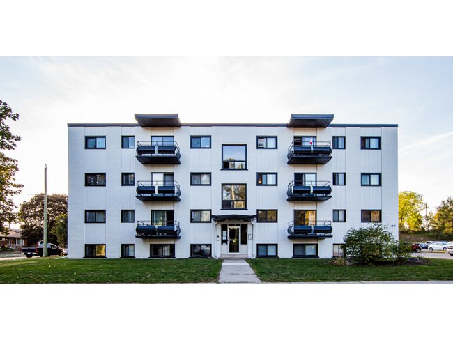 Building Photo - 100 & 120 Beck Street