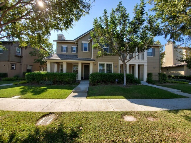 Foto del edificio - Spacious 4 Bedroom 3 Bath Two Story Riverp...