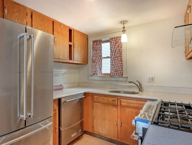 Building Photo - 12 Lilac Ct