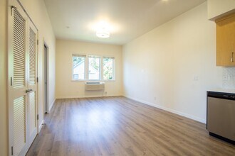 Building Photo - 6015 S Virginia Ave