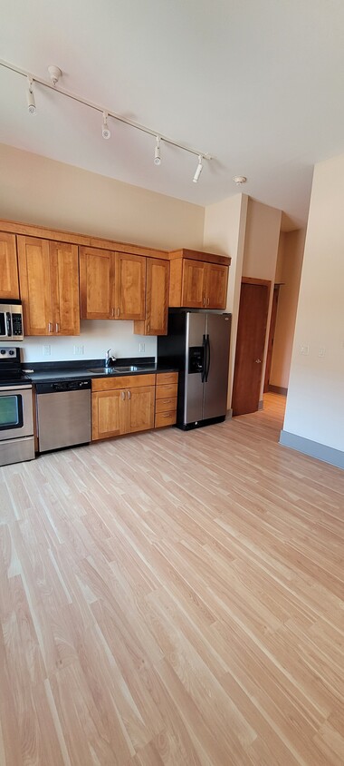 Foto principal - 537 W 2nd St