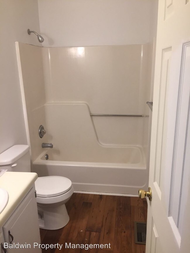 Building Photo - 2 br, 1.5 bath House - 107 Royal Forest Ct.