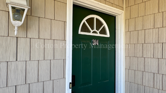 Building Photo - 4619 McClelland Dr