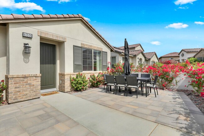 Building Photo - 80208 Whisper Rock Way