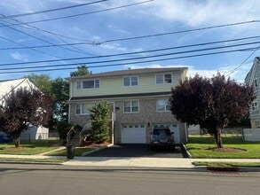 Building Photo - 31 Poplar Ave