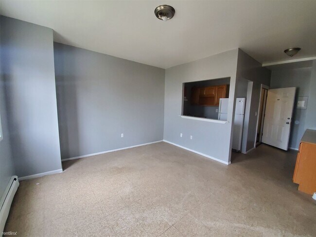 Building Photo - 2 br, 1 bath  - 708 Hallett St # 2B