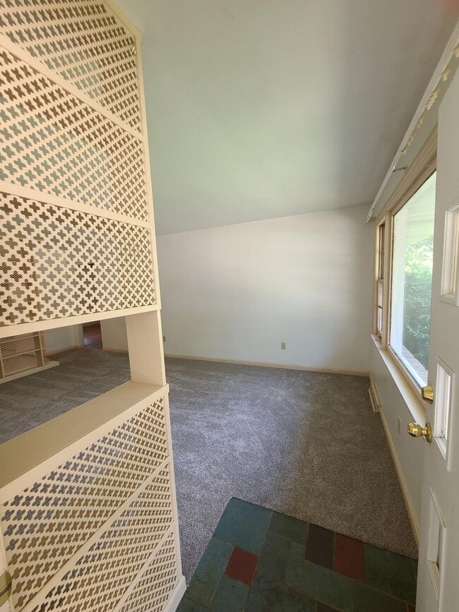Building Photo - 2207 Pond St