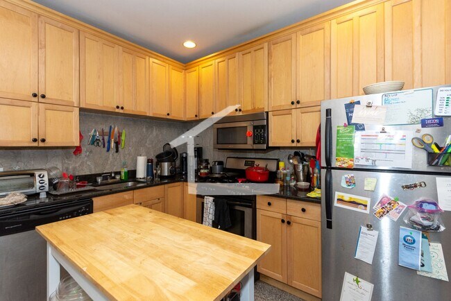 Foto del edificio - COOLIDGE CORNER 3 BED 2BATHS!!