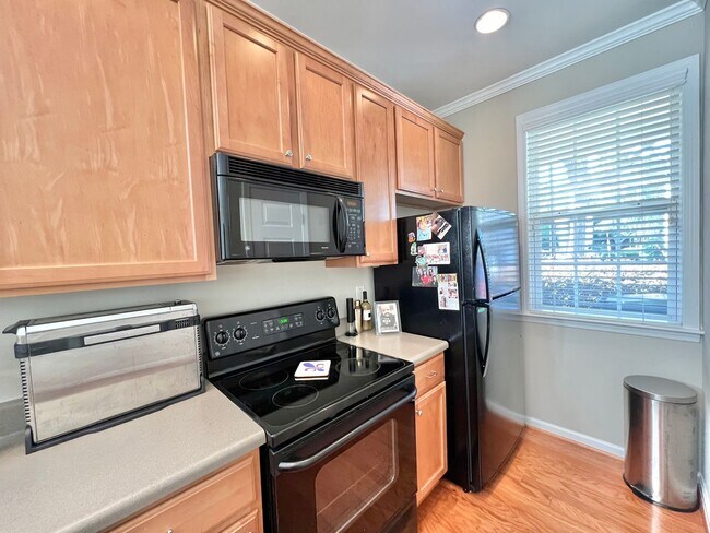 Foto del edificio - Beautiful 3BD, 2.5BA Raleigh Townhome in t...