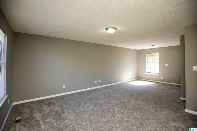 Building Photo - 2392 Zinnia Dr