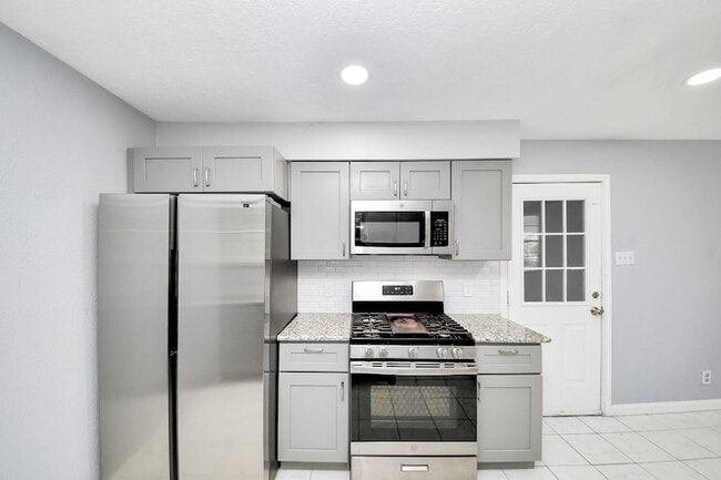 Building Photo - 6031 Dellfern Dr