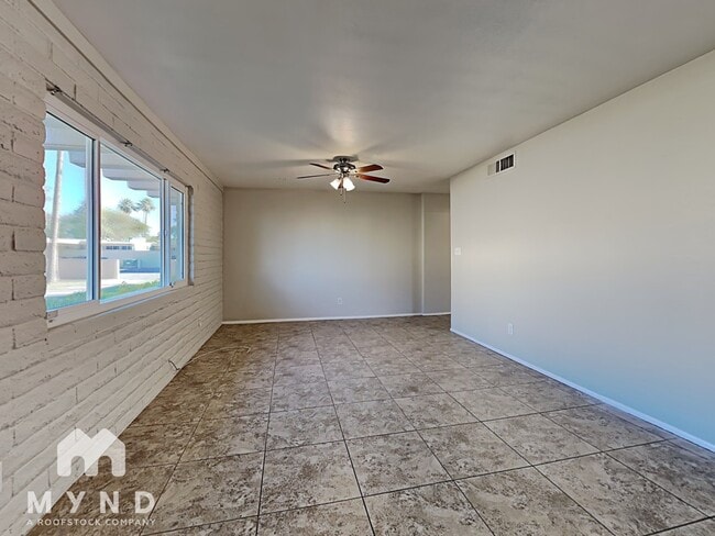 Building Photo - 531 N Lesueur