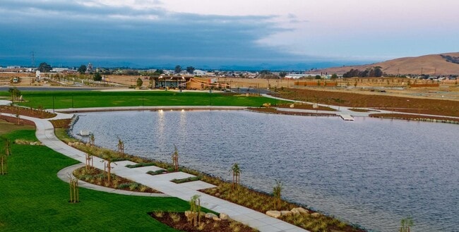 Building Photo - 2468 Lake Club Dr