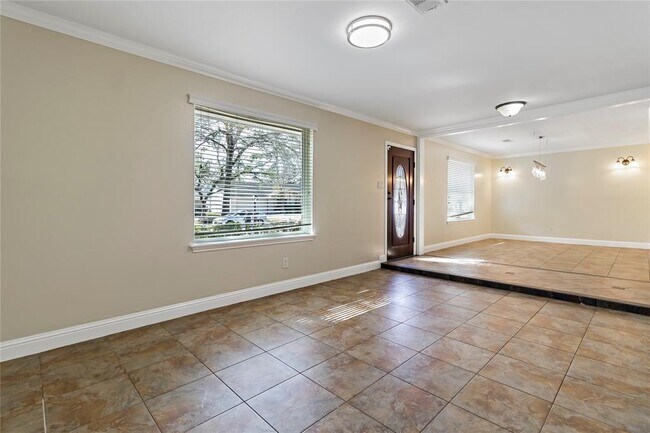 Building Photo - 14026 Woodthorpe Ln
