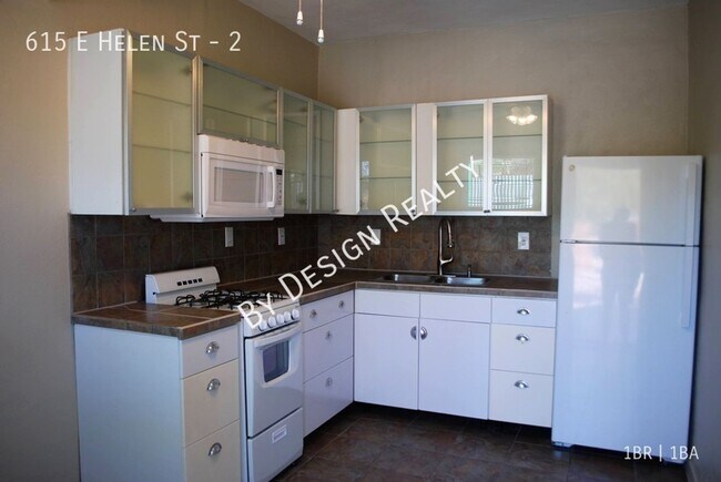 Foto del edificio - ALL UTILITIES INCLUDED - Updated Historic 1929 1 Bed 1 Bath Attached Bungalow