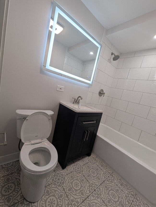 Building Photo - 1061 E 80th St