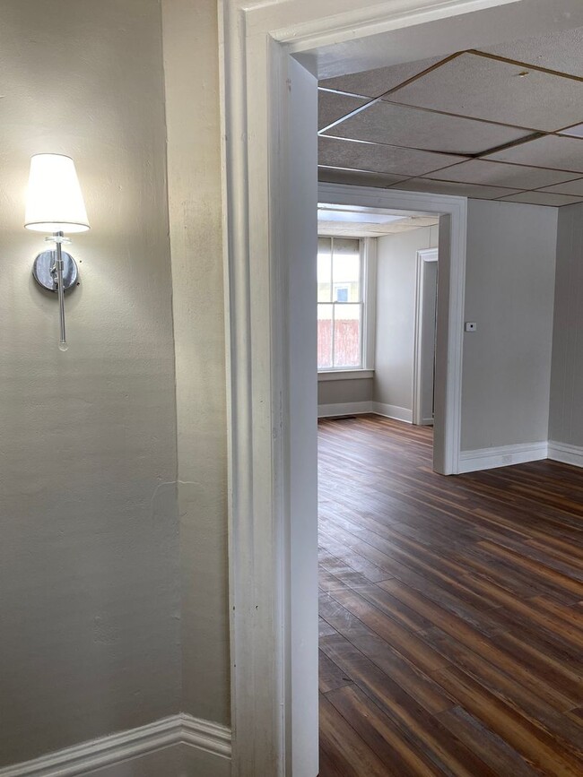 Building Photo - 335 E Maumee St