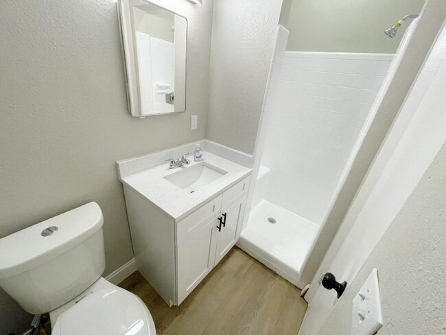 Foto del edificio - 321 E 4th St