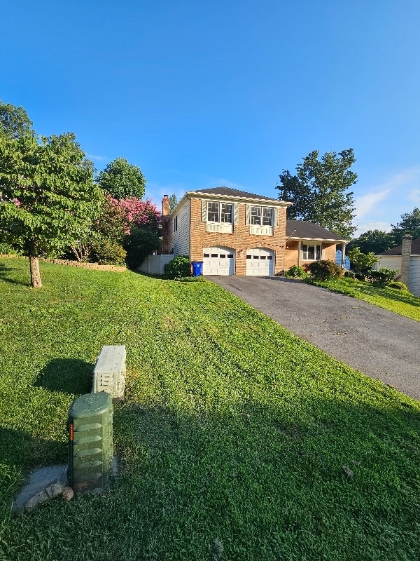 Building Photo - 2305 Holly Spring Dr