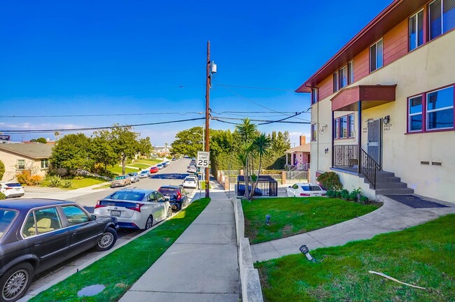 Sidewalk - 4460-4466 1/2 W 59th St