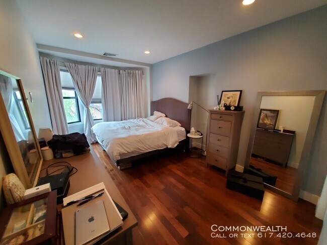 Building Photo - South End NO FEE 2 bed Large unit Avail 9/1