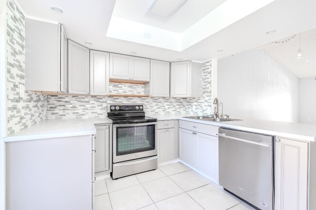 Building Photo - 1515 Huntington Ln