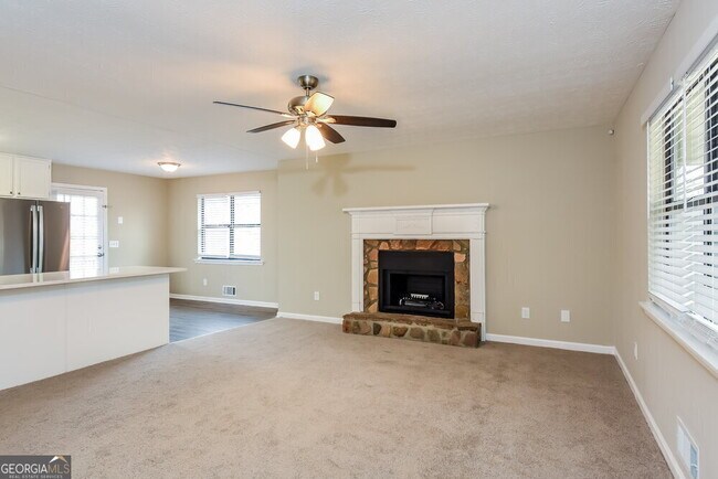Building Photo - 584 Brooks St