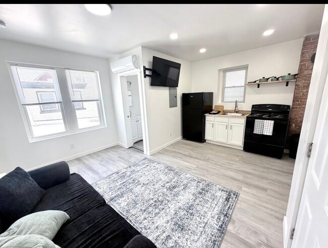 Building Photo - 2131 Williams Ave