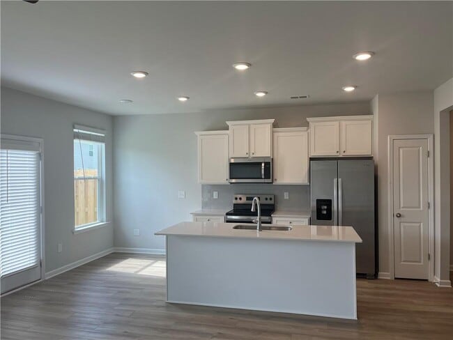 Building Photo - 360 Navigator Ln