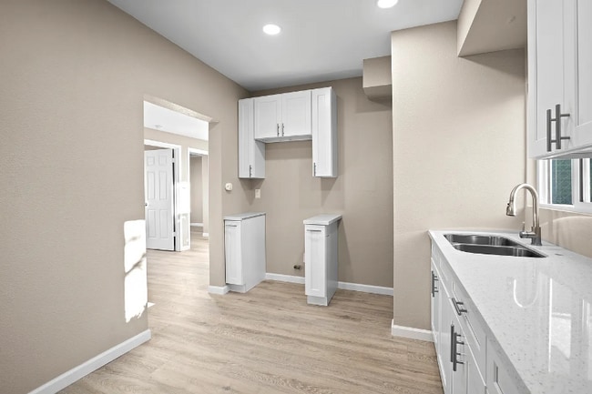 Building Photo - 38903 Palm Tree Way