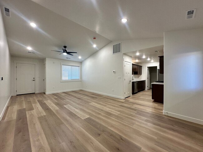 Foto del edificio - Move-In Discount - Coming Soon! Brand New Construction - 3 bedroom- 2 bath 4 Plex