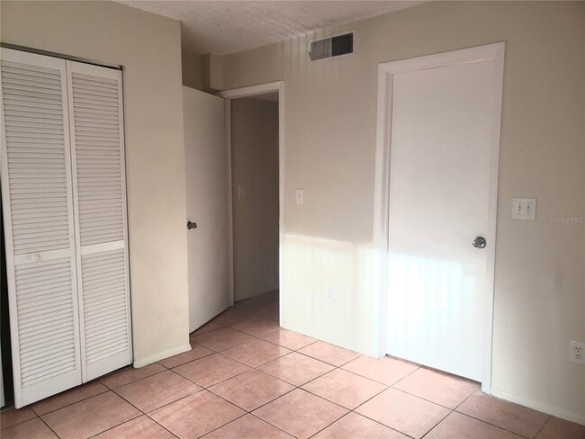 Foto del edificio - 7100 Waterside Dr