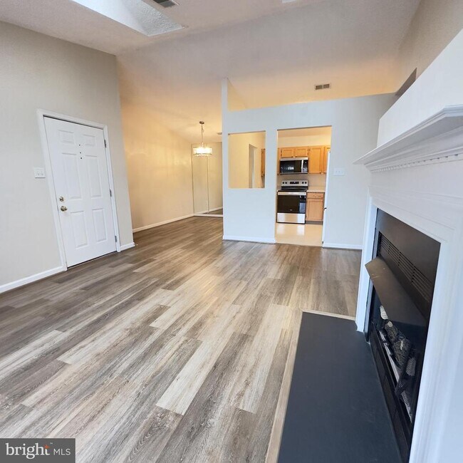 Foto del edificio - 121 Brookland Ct