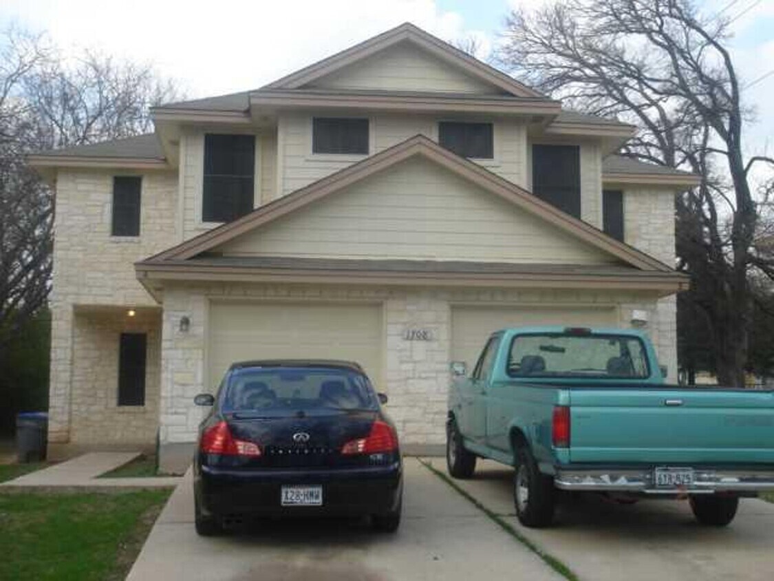Primary Photo - 4 bed with back yard in great East side lo...