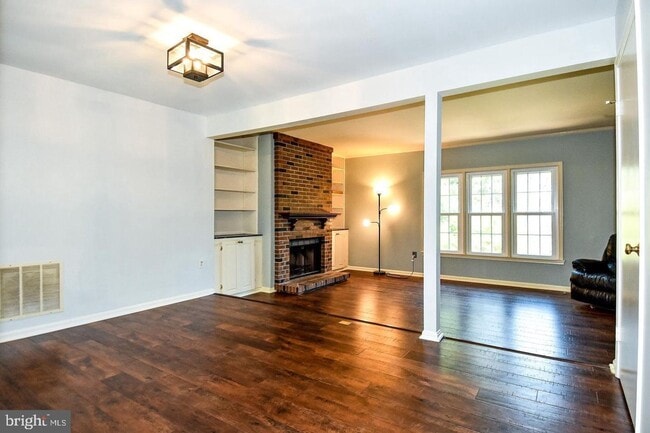 Building Photo - 10451 Malone Ct