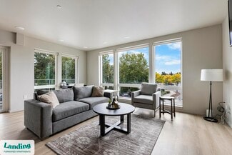 Building Photo - 11505 NE Yacht Harbor Dr