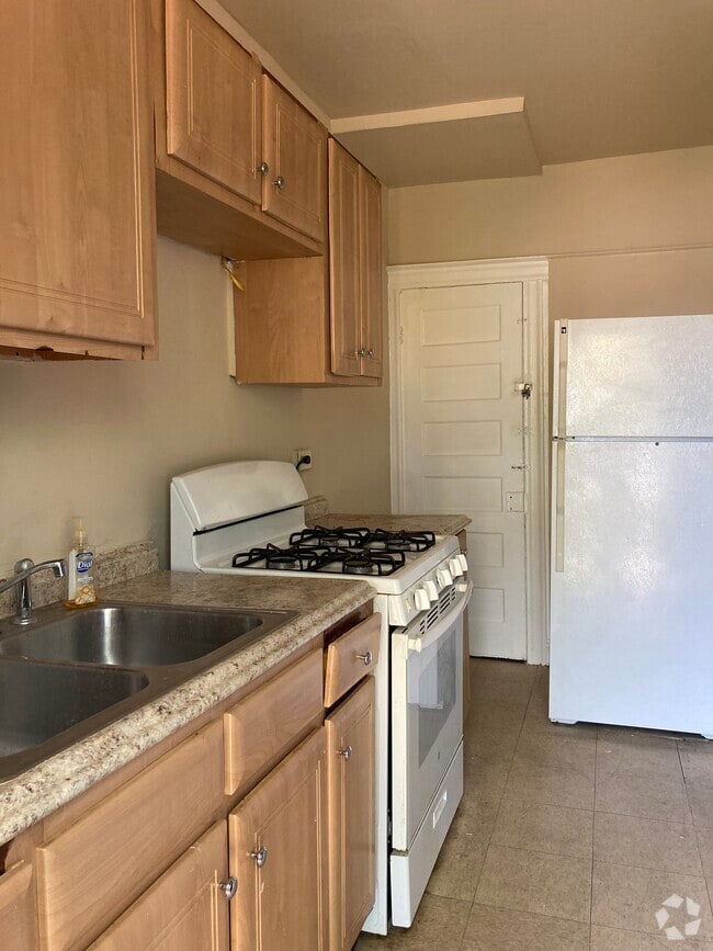 4X4 Apartments for Rent with Hardwood Floors Baltimore, MD 1