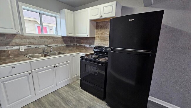 Foto del edificio - 6204 Shadyview St