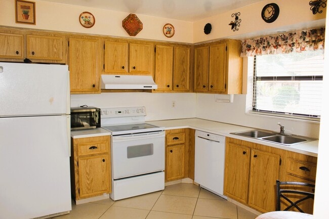 Foto del edificio - 9825 Bischofia Tree Way