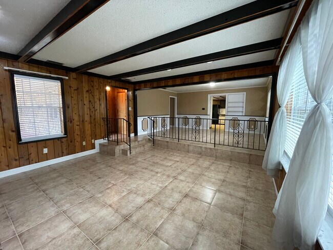 Building Photo - 505 Story Partin Rd