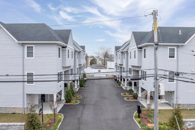 Building Photo - Fairfield Townhomes at Valley Stream