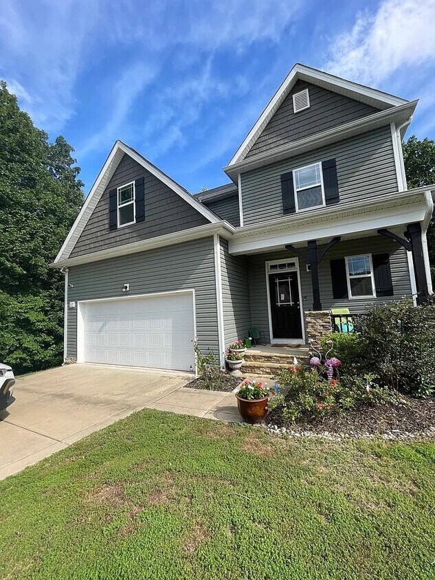 Foto principal - Room in House on E Webber Ln
