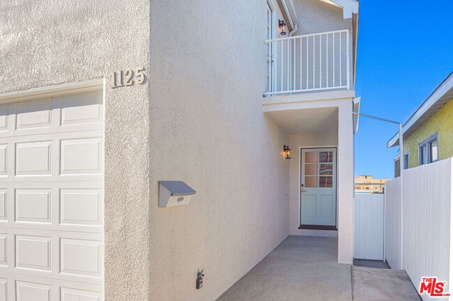 Building Photo - 1125 Manhattan Ave